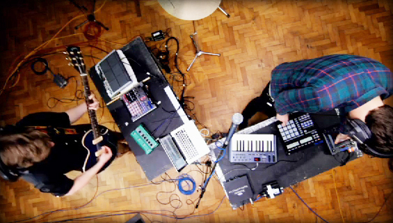 2011/09/10 Up!!&emsp;&emsp;&emsp;&emsp;Mount Kimbie